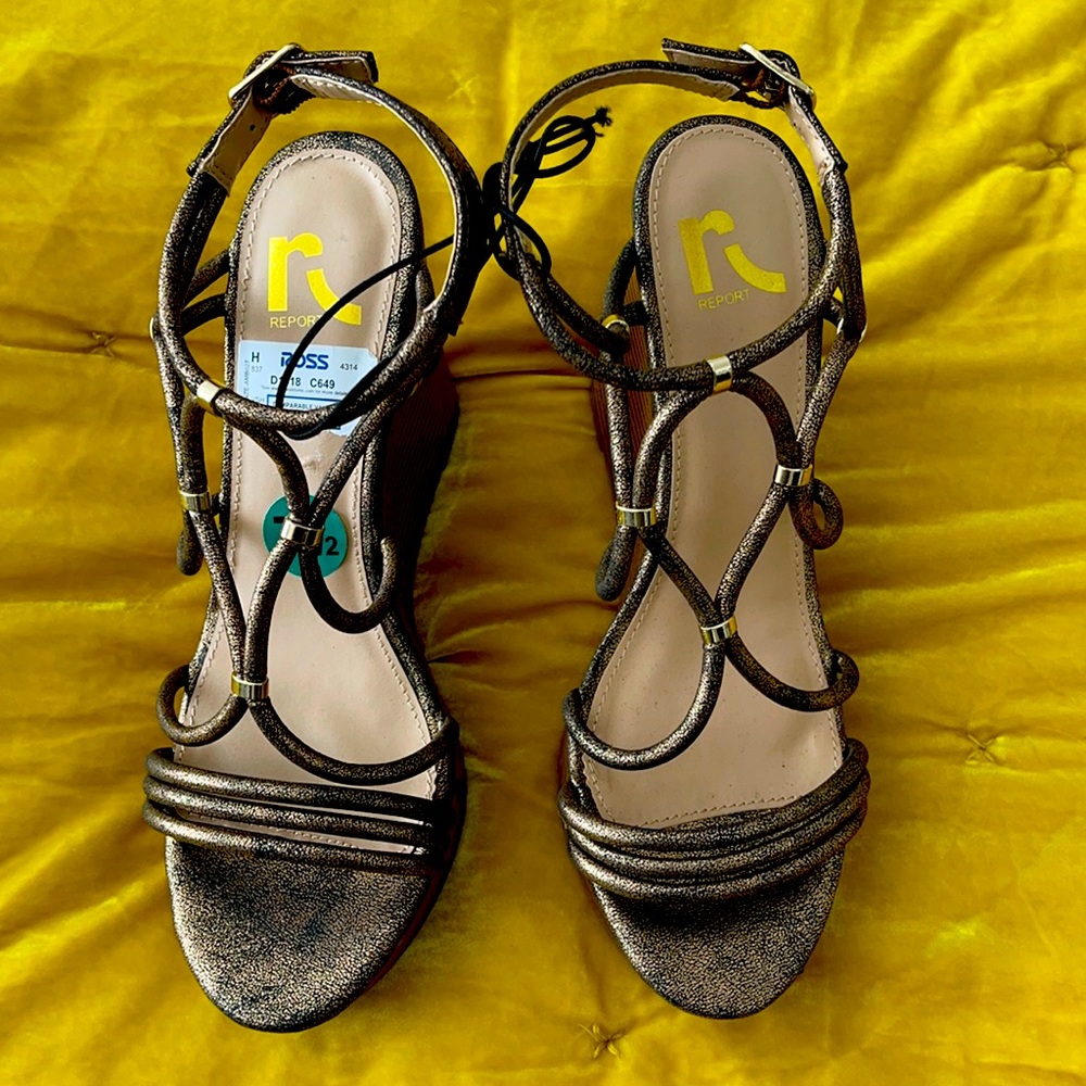 Bronze wedges. NWT
